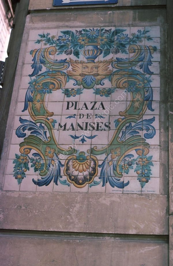 Sign to Plaza de Manises, Valencia